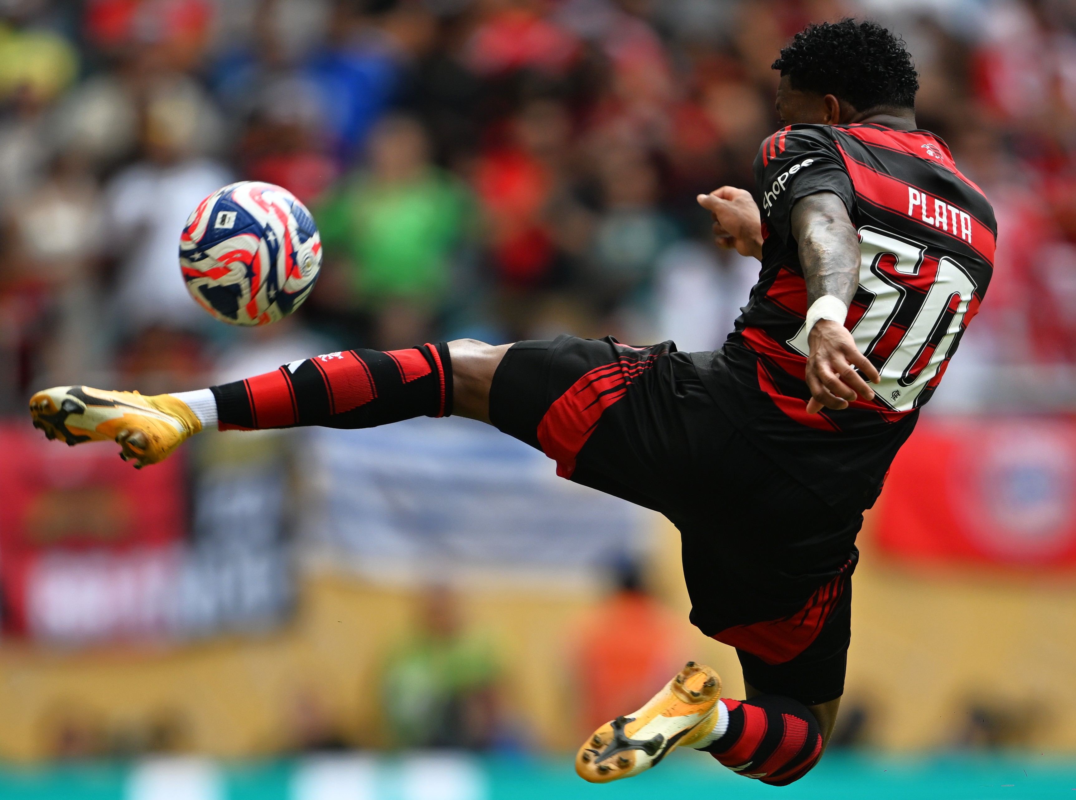 开云首页关于清晨德国杯焦点战，拜仁慕尼黑迎来里程碑，引发热议，训练强度明显提升的信息